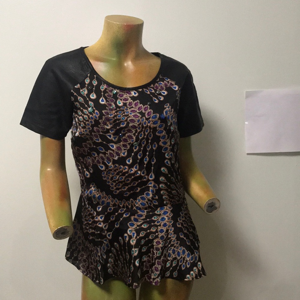 Romeo & Juliet Beautiful leather sleeve top